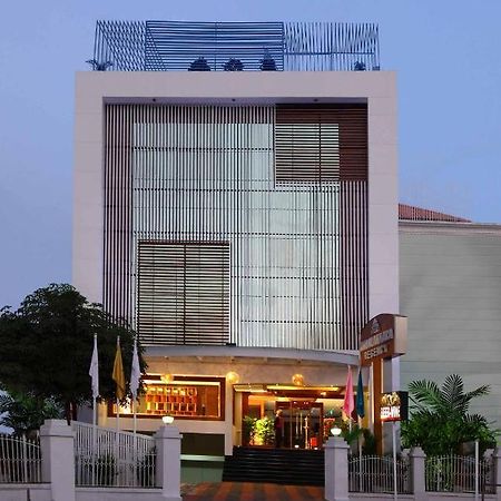 Ambalakkara Regency Hotel Kottārakara Esterno foto