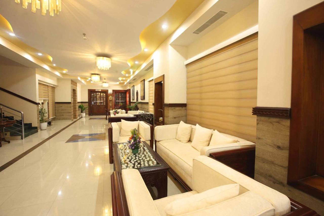 Ambalakkara Regency Hotel Kottārakara Esterno foto