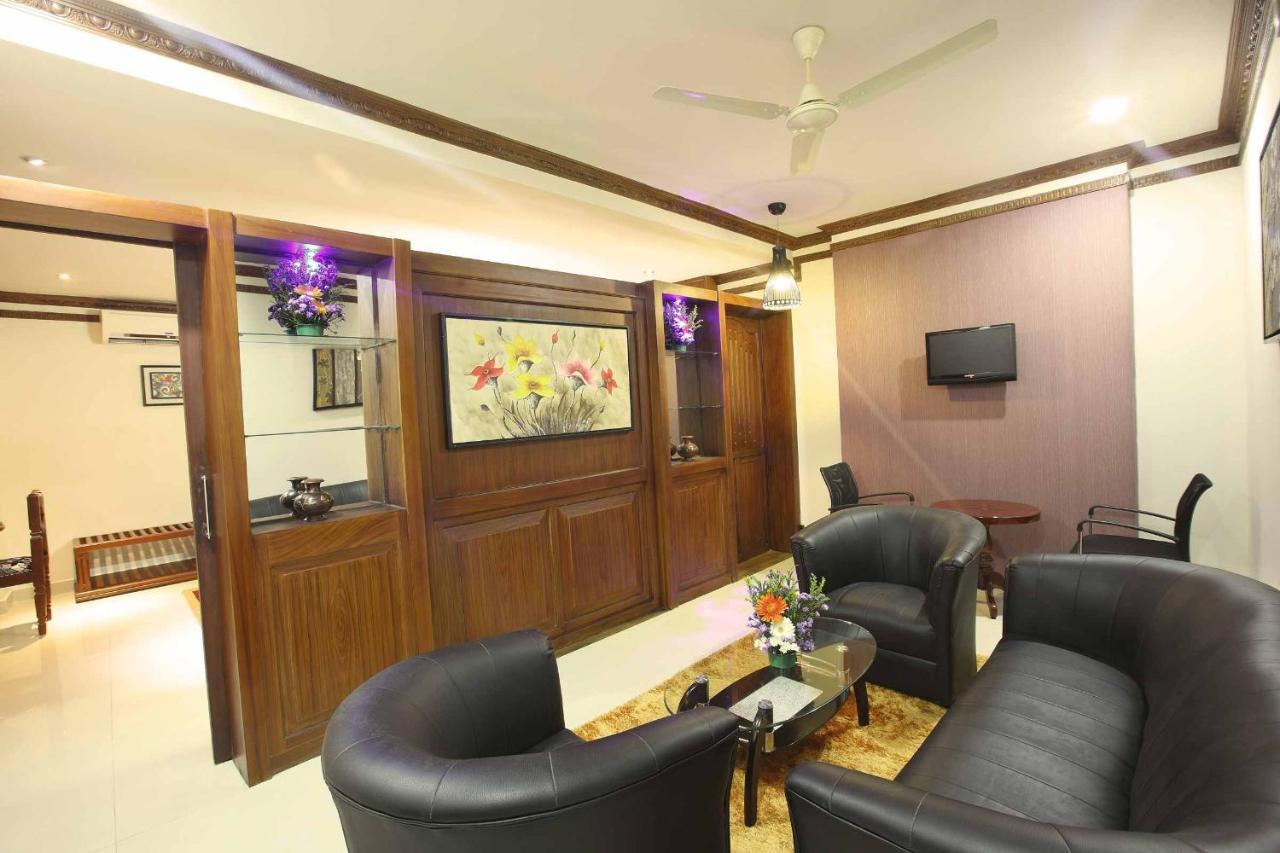 Ambalakkara Regency Hotel Kottārakara Esterno foto