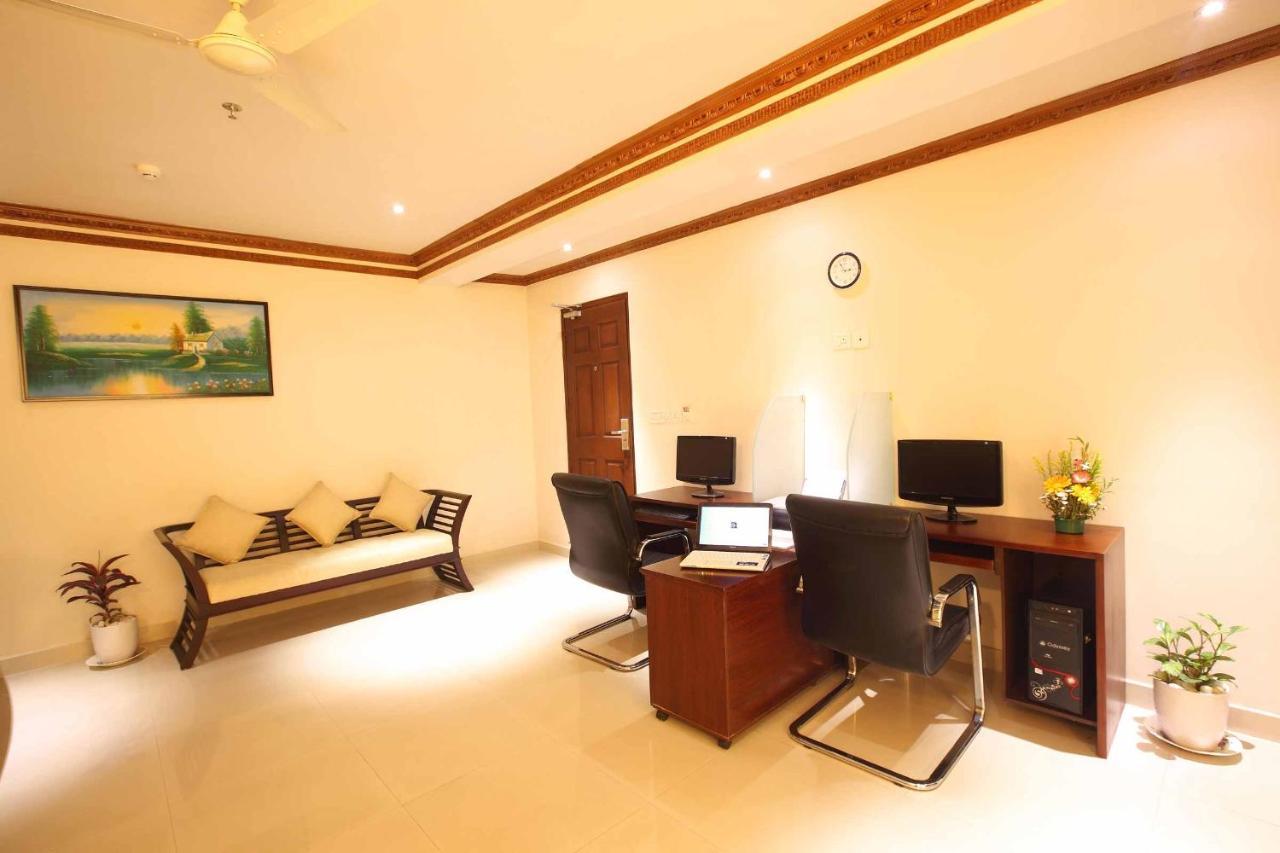 Ambalakkara Regency Hotel Kottārakara Esterno foto